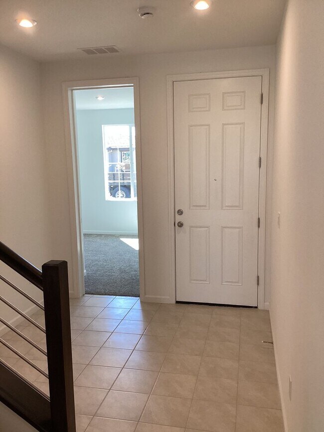 Foto del edificio - Modern Elegance: 5BR/3BA New Build in Elk ...