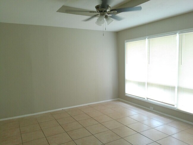 Foto del edificio - 4833 Mokry Dr