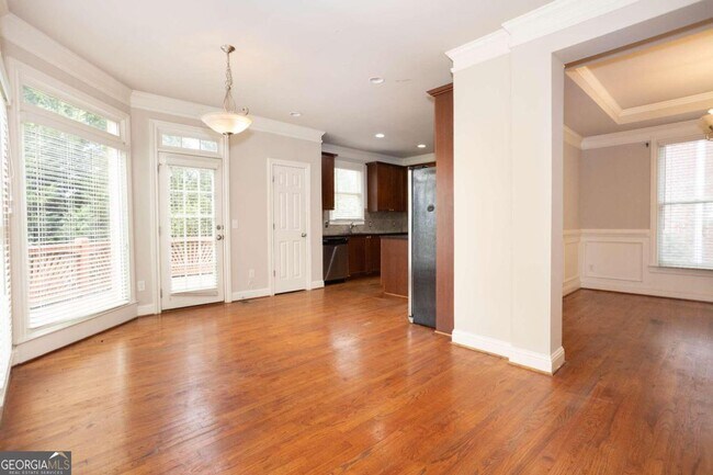 Foto del edificio - 1704 Summit Glen Ln NE