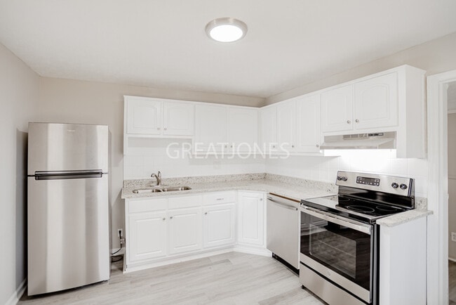 Building Photo - 4231 Lamore St
