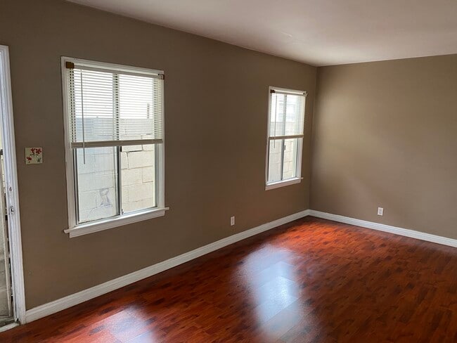 Building Photo - 5115 Cahuenga Blvd