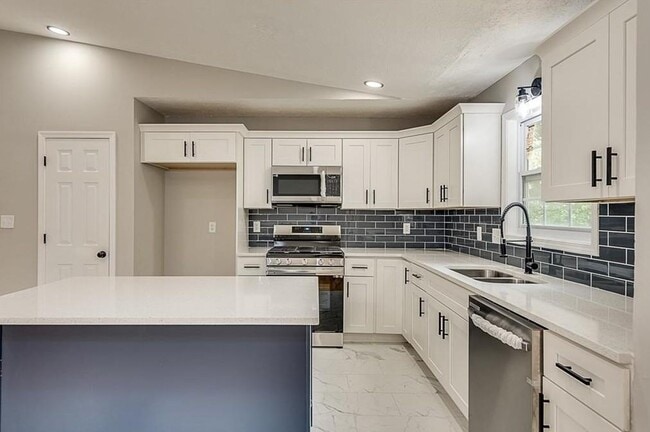 Building Photo - 1708 Brandon Square