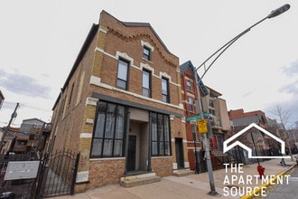 Building Photo - 1257 N Greenview Ave