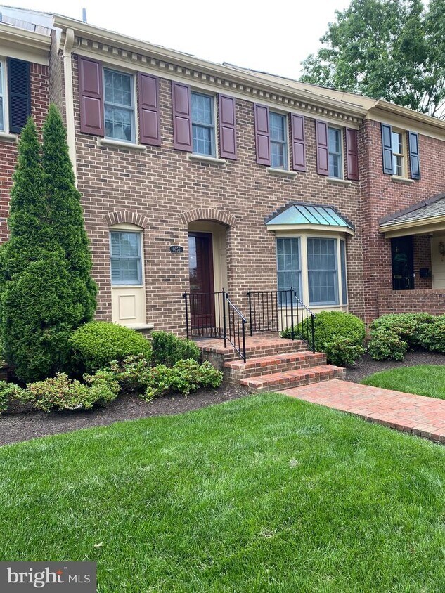 Primary Photo - 6656 Madison McLean Dr