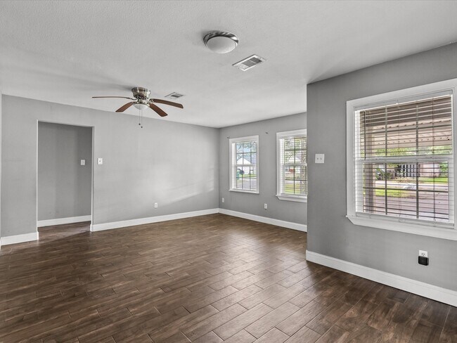 Building Photo - 2512 Jackson