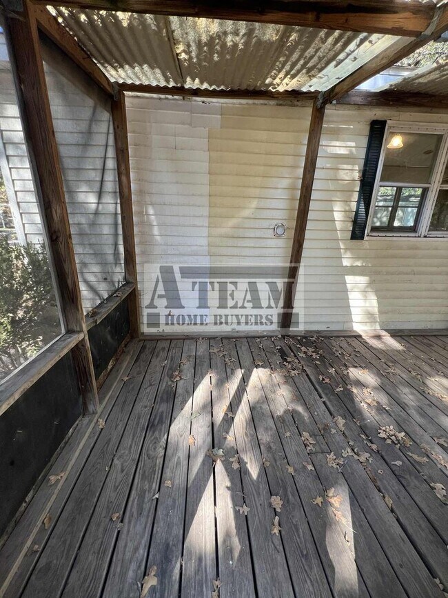 Building Photo - Cozy 1 Bedroom 1 Bath Home with Big Yard!