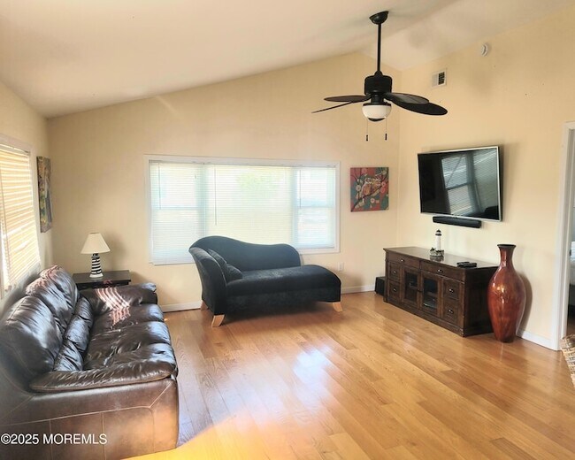 Foto del edificio - 141 Ocean Bay Blvd