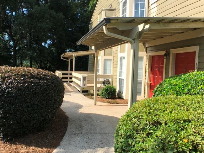 Foto del edificio - 1104 Riverview Dr