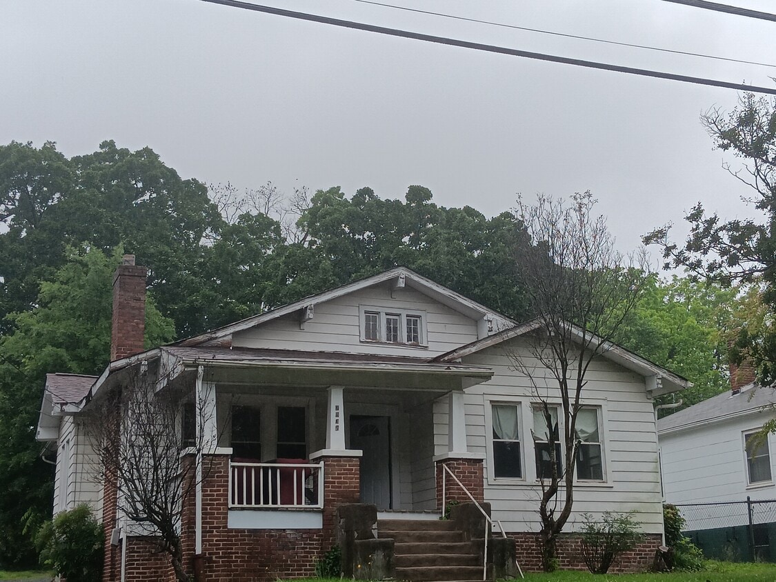 2832 N Glenn Ave, WinstonSalem, NC 27105 House Rental in Winston