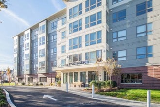 Building Photo - The Point @180