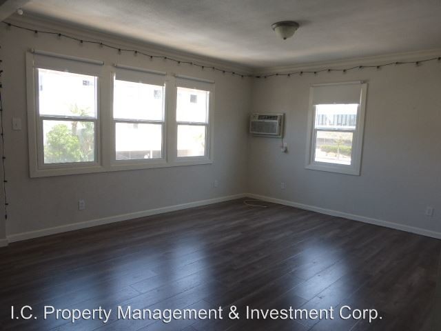 Building Photo - 873-879 N Heliotrope Dr
