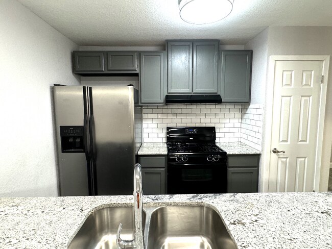 Foto del edificio - 3606 Versailles Dr