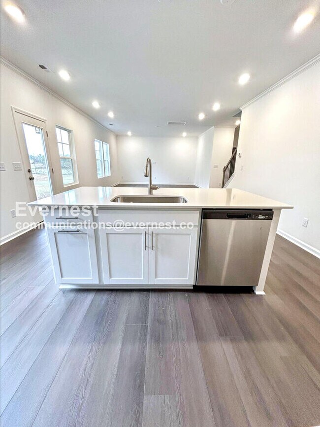 Foto del edificio - 627 Roy Adams Rd