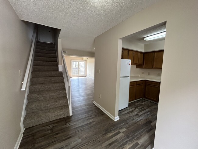 Building Photo - Laurelwood Apartments