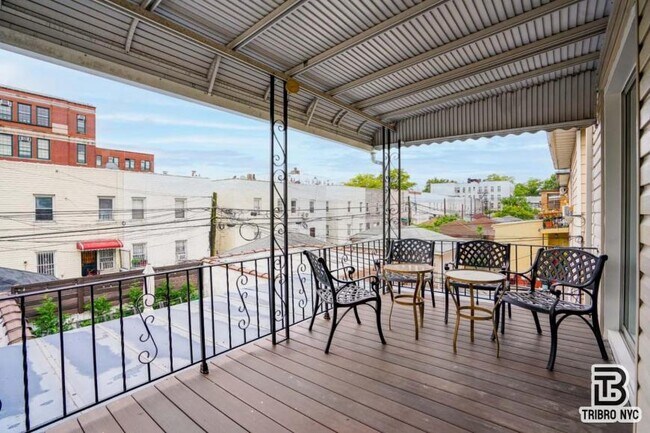 Foto del edificio - 4 bedroom in BROOKLYN NY 11214