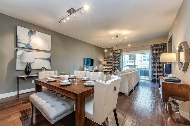 Photo - Designer Interiors. Premier Location. Effo... Apartment