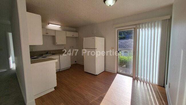 Building Photo - 634 N Watts St