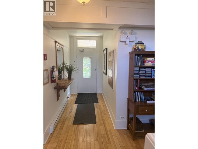 Building Photo - 3371 Chesterfield Ave