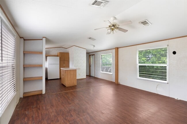 Building Photo - 10821 TX-150