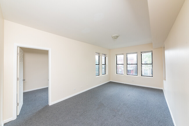 Building Photo - 3350 W Evergreen Ave