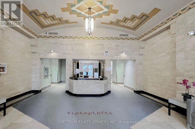 Photo du bâtiment - 637 Lake Shore Blvd W
