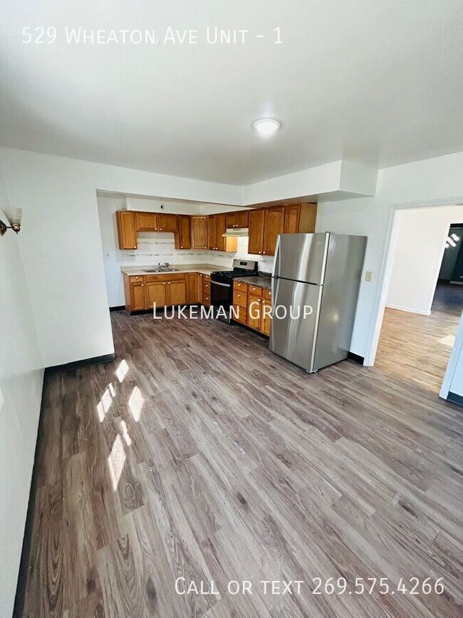 Foto del edificio - 529 Wheaton Ave