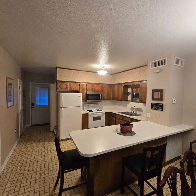 Foto del edificio - 2/1.5 Townhouse with Water, Trash, Sewer, ...