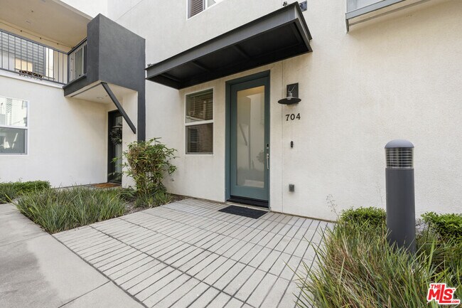 Foto del edificio - 9942 Artesia Blvd