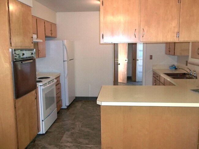 Building Photo - 2428 Tamarac Dr