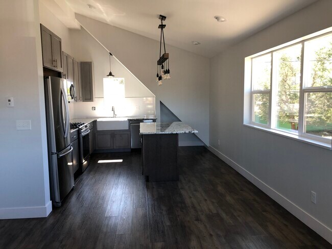Kitchen - 702 W 1st St