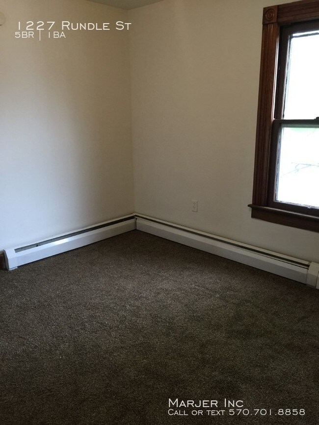 Foto del edificio - 4-5 Bedroom Single Family House For Rent