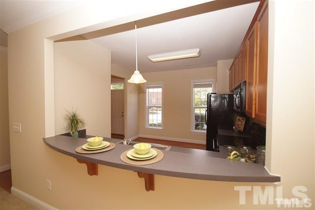 Kitchen / Dining Counter - 303 W Savannah Ridge Rd