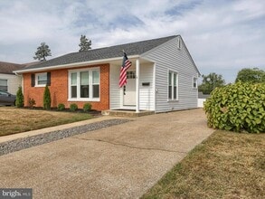 Building Photo - 1300 Strafford Rd