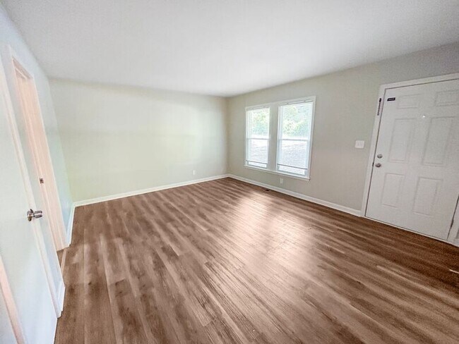 Building Photo - 709 Thera Dr