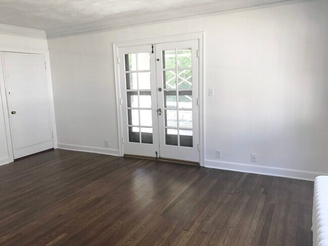 Living room - 3641 Campbell St