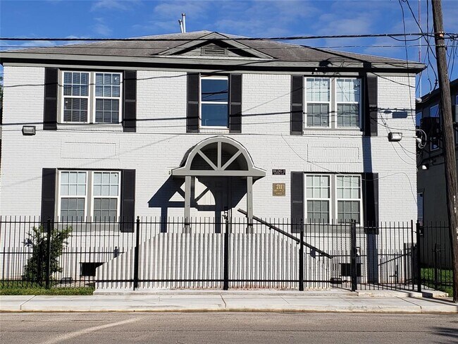 Foto del edificio - 211 N Milby St