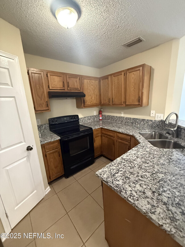 Building Photo - 9951 Somerset Grove Ln