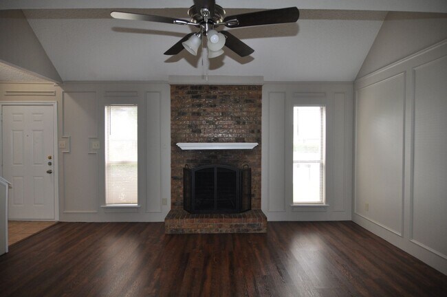 Foto del edificio - Welcome to this charming 3-2-2 in a quiet ...