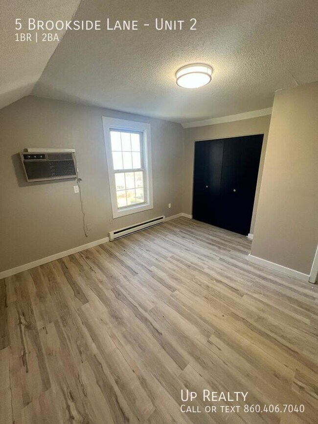 Building Photo - 5 Brookside Ln