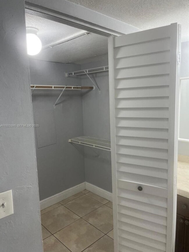 Foto del edificio - 20320 NE 3rd Ct