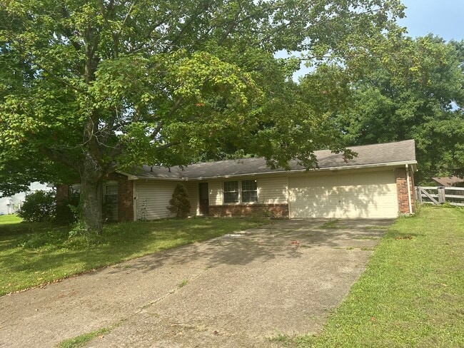 Building Photo - 710 Robindale Dr