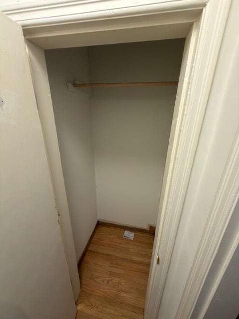 Building Photo - 582 King Edward Av W