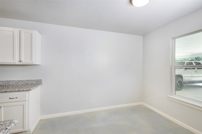 Building Photo - 634 Luke St