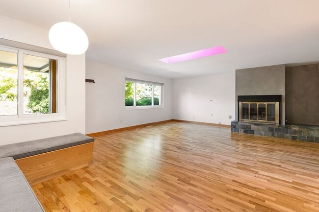 Building Photo - 7335 SE 48th Av