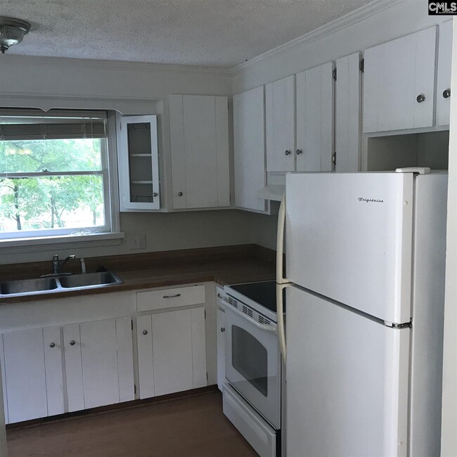 Building Photo - 737 N Royal Tower Dr