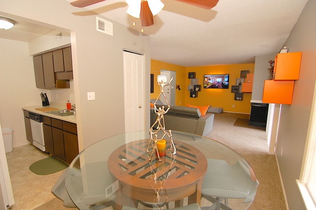 Building Photo - Abney Lake