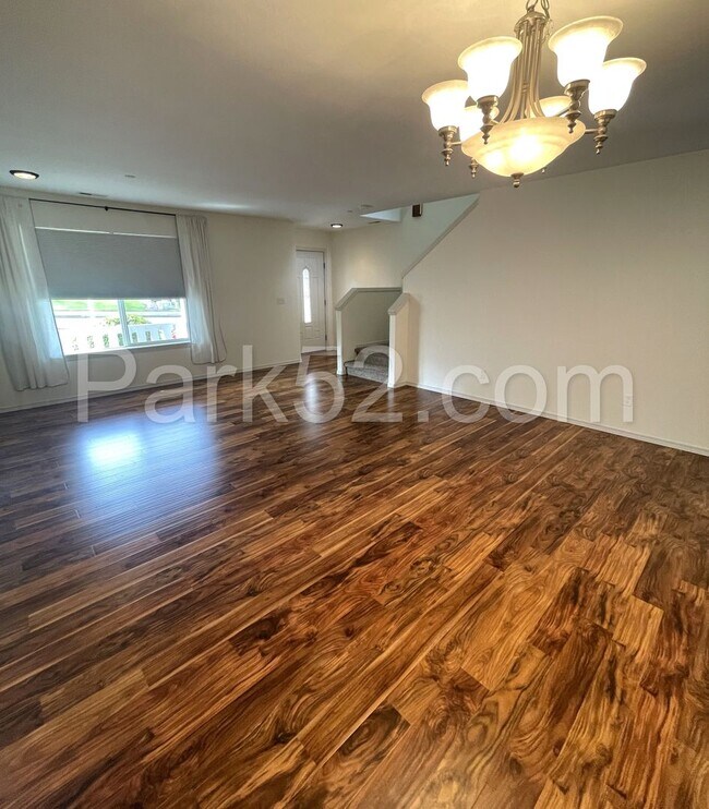 Foto del edificio - Spacious 4 Bedroom Home in DuPont