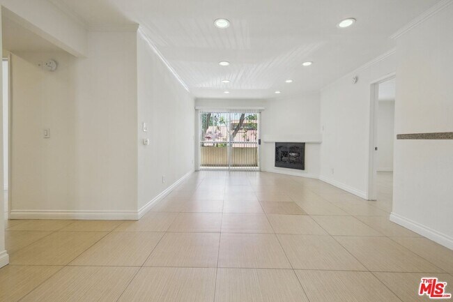 Foto del edificio - 5535 Canoga Ave