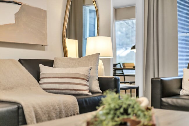 94-21 Oaks - Modelo - Sala de estar (15) - 21 Oaks