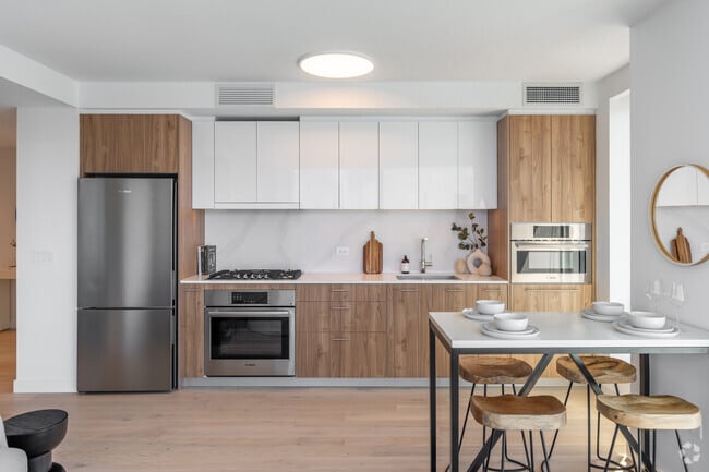 2BR, 1BA - 700SF - Kitchen - 10 Halletts Point